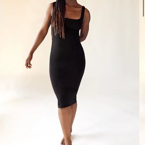 ARITZIA! BABATON CONTOUR LONG dress